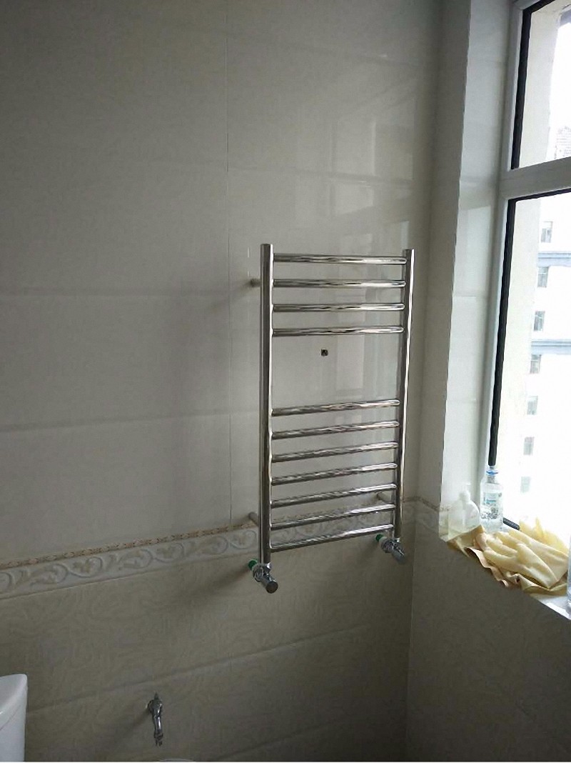 不锈钢卫浴暖气片安装效果图3.jpg